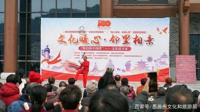 大学生用大号垃圾桶装行李，既能拖又能装还有回头率。