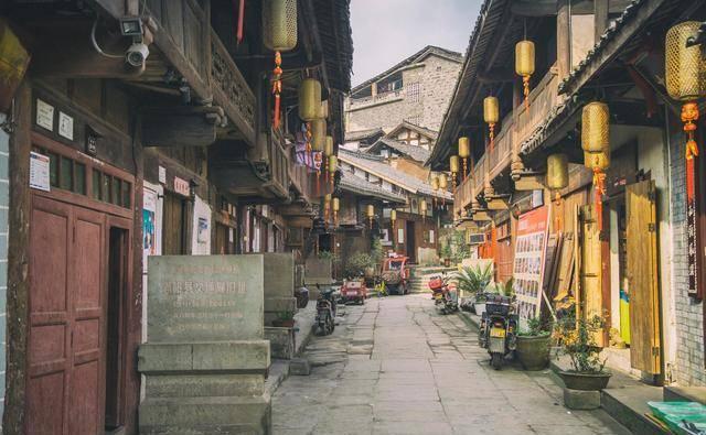 百色市右江区迎龙第一小学在一、二年级开展“神奇中医，护苗成长”活动